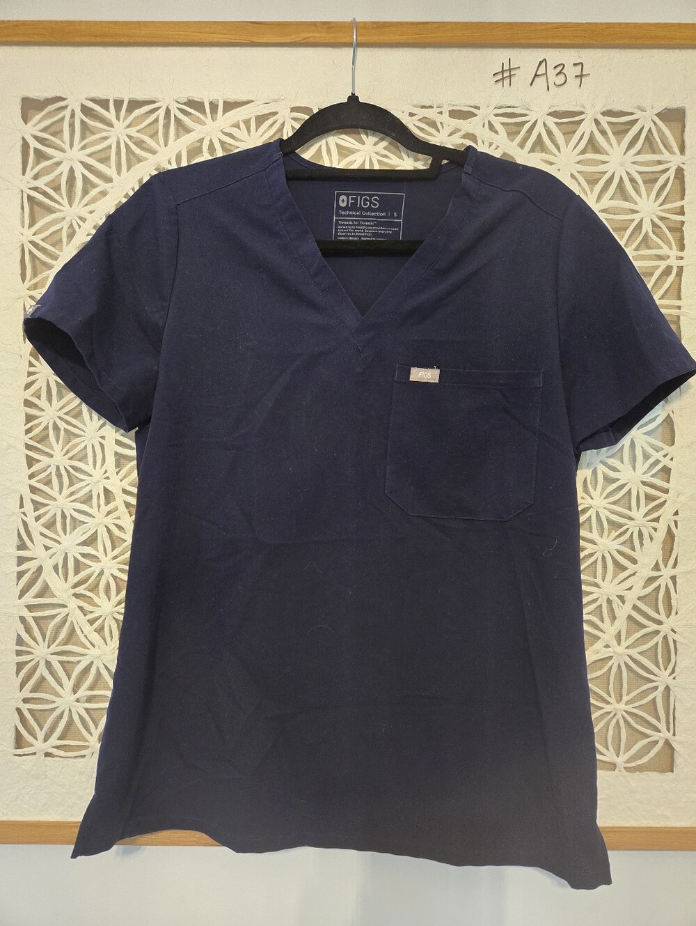 FIGS Women's One Pocket Catarina Scrub Top Size S Navy